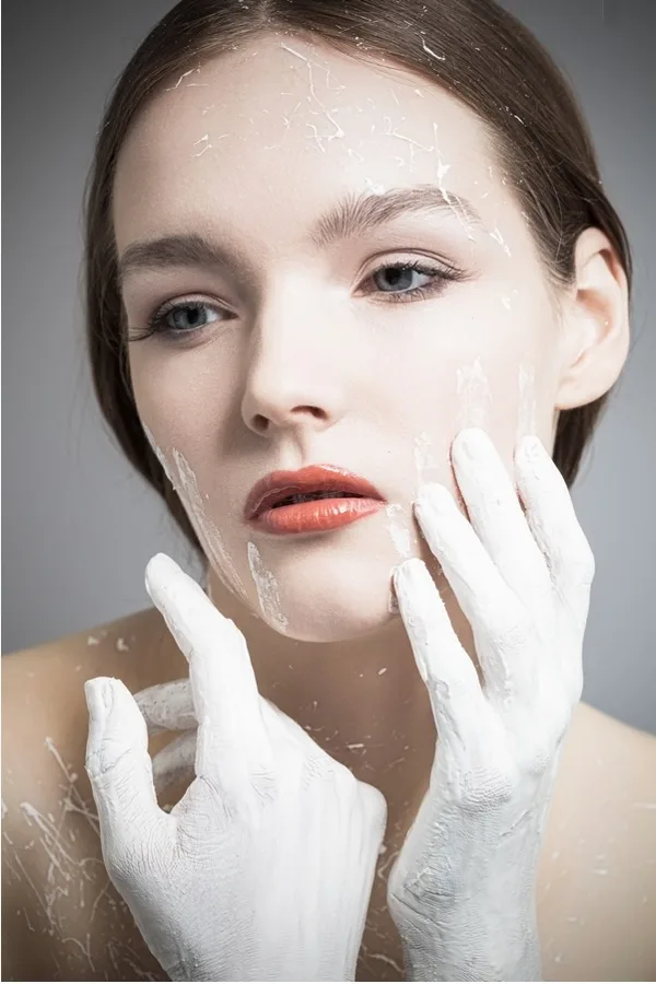 MAKE UP
